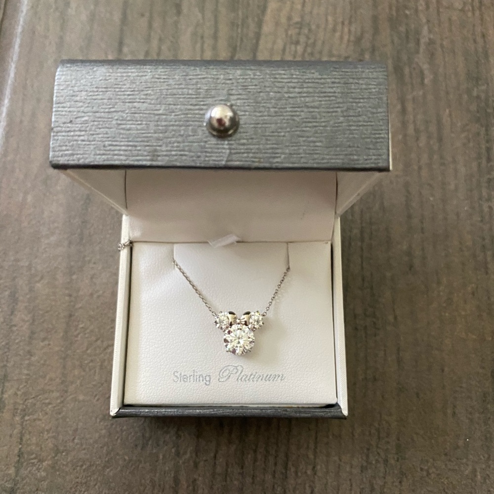 🆕 🐭 Disney Minnie Cubic Zirconium Necklace